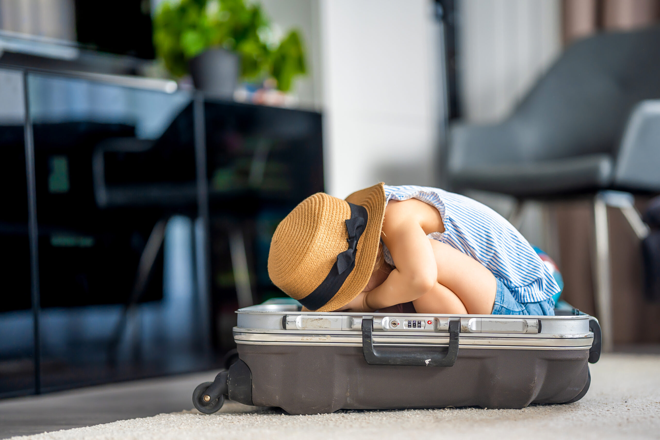 How to Fight Jet Lag: 8 Ways to Help Your Kids